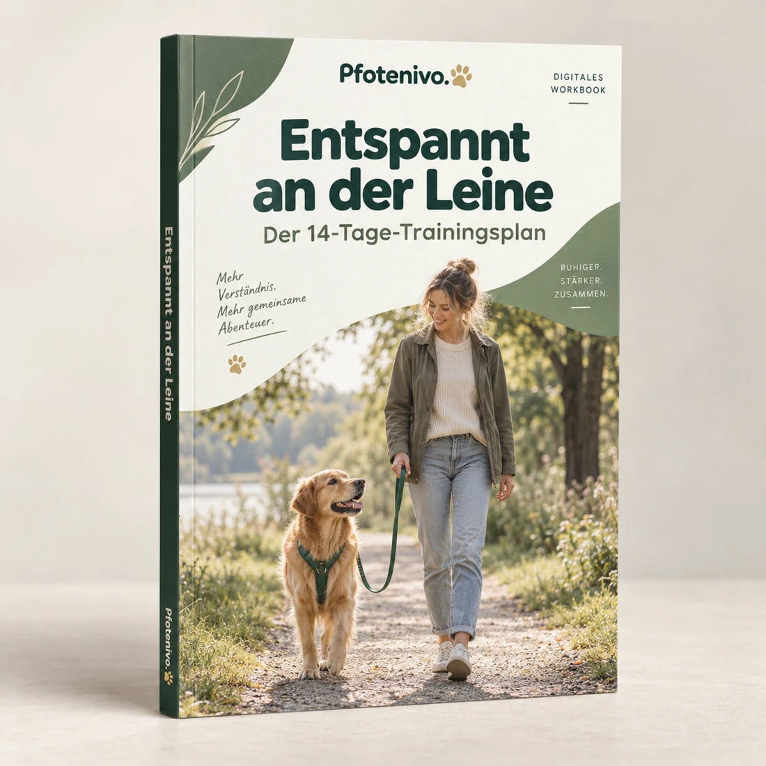 Produktcover: Entspannt an der Leine – Der 14-Tage-Trainingsplan von Pfotenivo, mit einer Frau und einem Hund an der Leine